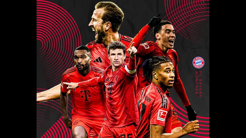Cầu thủ Bayern Munich và Augsburg tranh chấp bóng trên sân