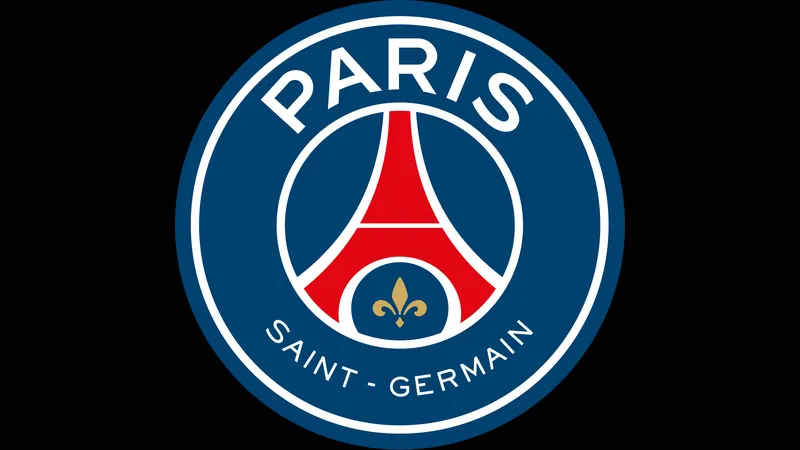 Cầu thủ PSG đang dự đoán phạt góc trước đối thủ Marseille